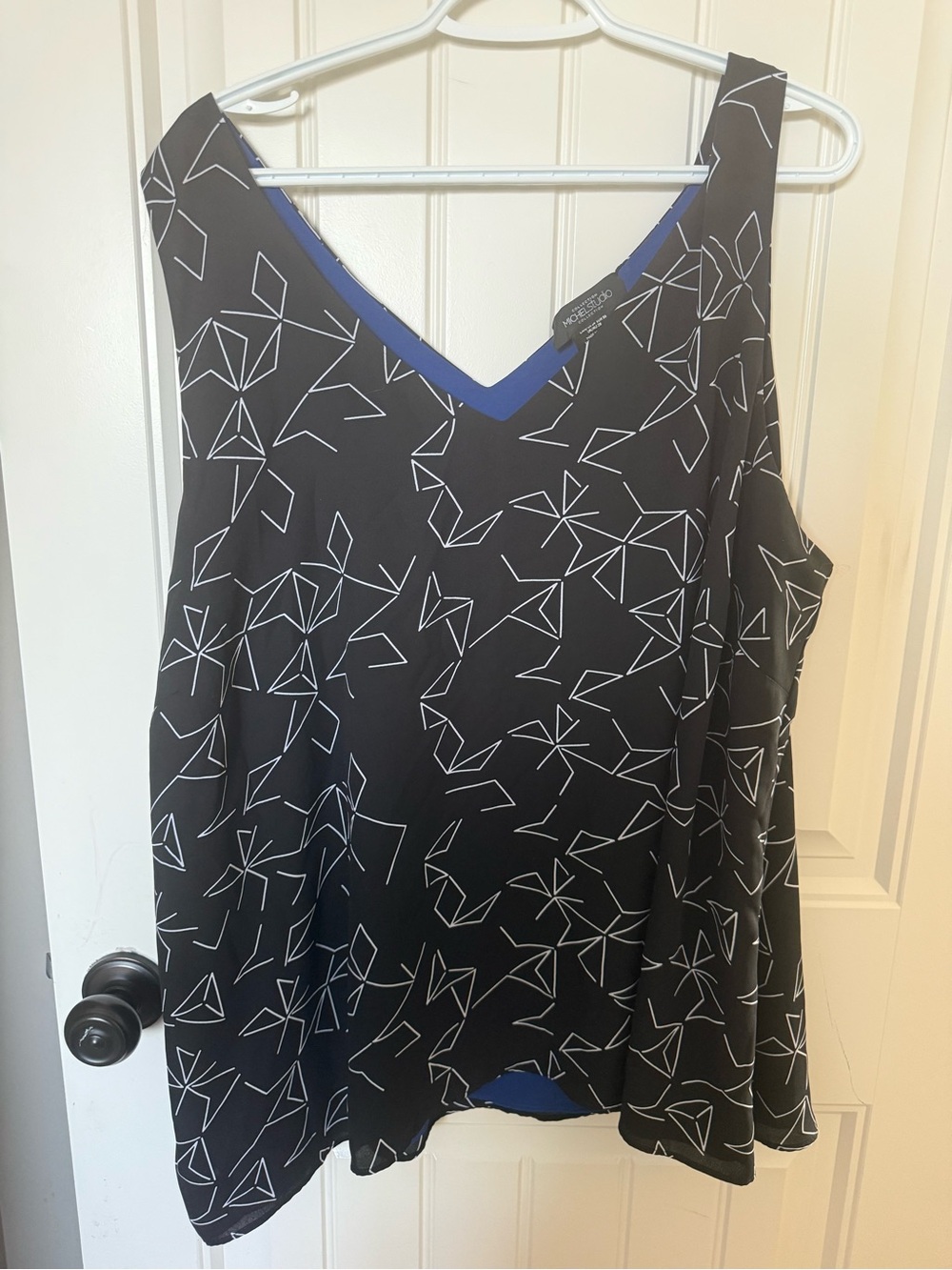 Michel Studio Black Geometric V-Neck Tank Top